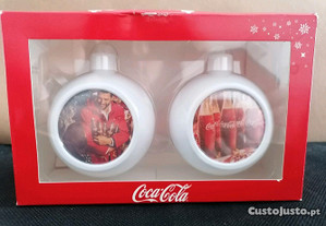 Caixa com 2 bolas de Natal brancas da Coca Cola