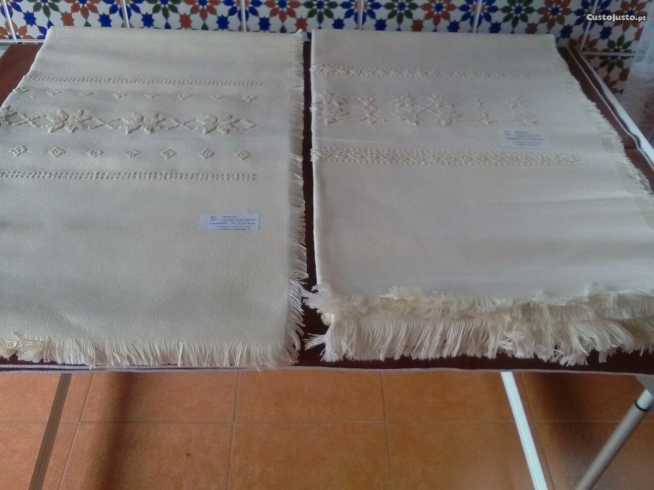 Duas toalhas em linho feitas em tear manual