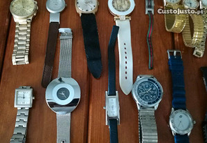 Conjunto de relógios de varias marcas