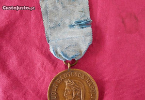Medalha em bronze. La Scuola Dantesca Napolitana.