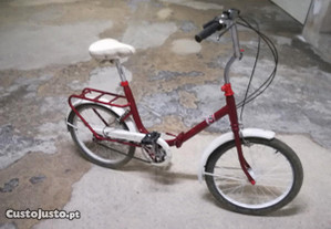 Bicicleta antiga de dobrar