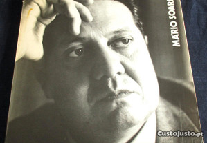 Livro Mário Soares o homem e o político 1976