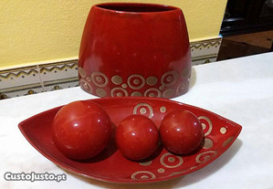 Centro mesa cerâmica vermelha e dourado
