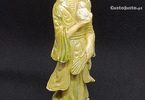 Estatueta antiga chinesa em marfinite verde algas decoração