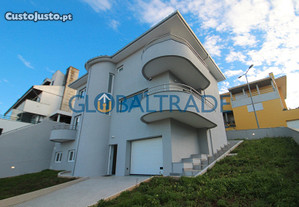 Moradia T4 Renovada em Oliveira do Douro