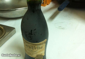 Conjunto de garrafas Vinho Antigo