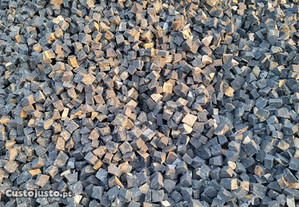 Calçada Basalto Preto Negro Absoluto Microcubo Mosaico Cubos 5x5 5x7 9x11 Preto Branco Granitos