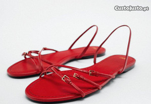 Sandálias vermelhas da Zara