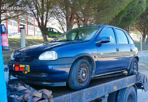 Carro Opel Corsa B de 1999 para peças