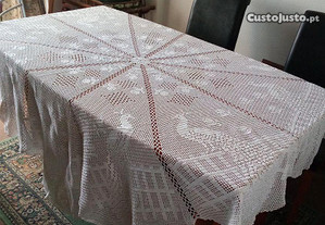 Toalha de mesa em crochet branco