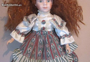 Vestido de boneca de porcelana