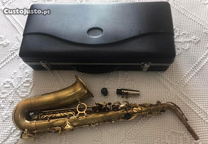 Saxofone Alto - Conn Selmer Prelude AS700