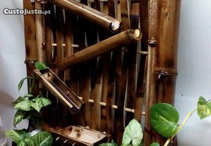 Fonte em cascata em bambu