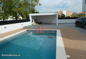 Moradia T5+1, com piscina, na zona de Condeixa