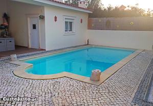 Moradia T5 Isolada com piscina