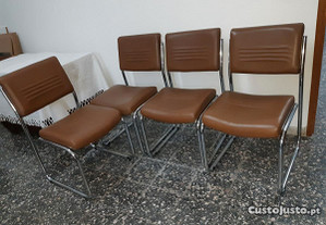 Conjunto de 4 Cadeiras em Pele e pés cromados