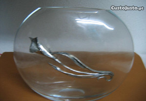 Jarra de vidro oval com aplicação flor em estanho