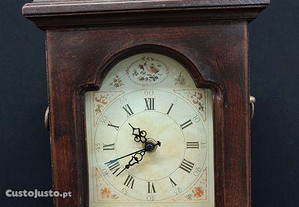 Fantástico relógio de mesa de madeira, França