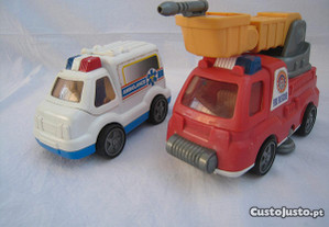 2 carros de brincar (Ambulância e Bombeiros)