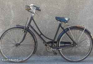 Bicicleta pasteleira de senhora antiga