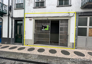 Esp. Comercial em Rua pedonal centro histórico de Ponta Delgada pode por esplanada