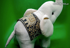 Elefante Tailandês Decorativo em Seda
