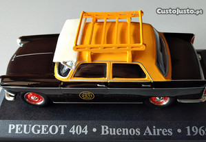 * Miniatura 1:43 Táxi Peugeot 404 (1965) | Cidade Buenos Aires | 1ª Série