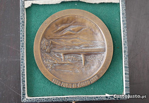 Invulgar medalha com a ponte de Álvaro. 1980-1983