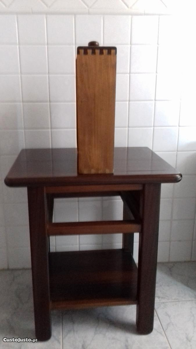 Mesa de cabeceira (madeira) à venda Móveis & Decoração