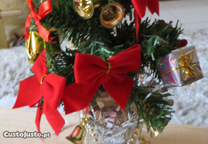 Arvore de Natal decorada Luxo de 1,50m + kit de 45 enfeites prata e rose em  Promoção na Americanas