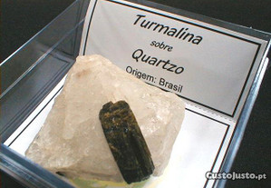 Turmalina com quartzo 3x8x8cm-cx
