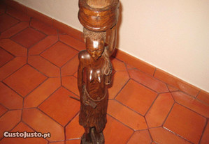 Artesanato africano-estatueta madeira maciça(NOVA)