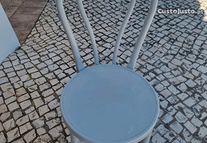Cadeira plástica resistente