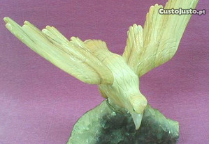Águia mineral com base ametista 27x25x18cm