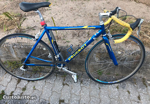 Bicicleta de estrada peugeot com Shimano ultegra