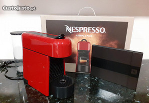 Máquina café Nespresso Essenza Plus