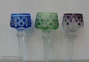 Três copos antigos em cristal