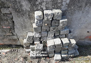Pedras calçada cubos Basalto e outras, conforme fotos.