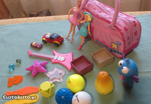 Malinha Denim Girl, com Bonecas, Bolas, Carros e outros Brinquedos - Total 22 peças