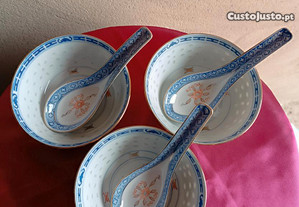 3 Taas e colheres de Porcelana chinesa 