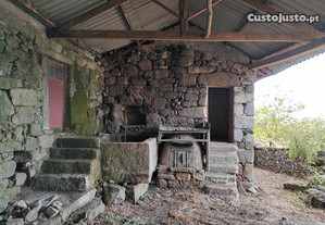 Casa de Habitação, p/ restaurar, Barbadães de Baixo, Vila Pouca de Aguiar