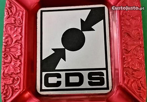 Cinzeiro em metal do partido CDS