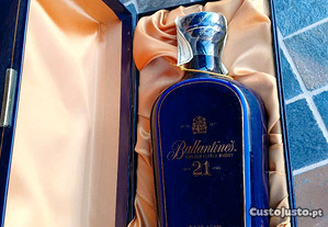 Ballantines 21 anos (garrafa em cerâmica azul)