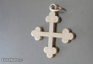 Cruz Trevo representa a S. Trindade Nova - Representa a Santíssima Trindade