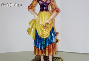 Estatueta "Pastora" em marfinite pintada à mão