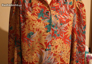 Camisa Vintage com Padrão Floral