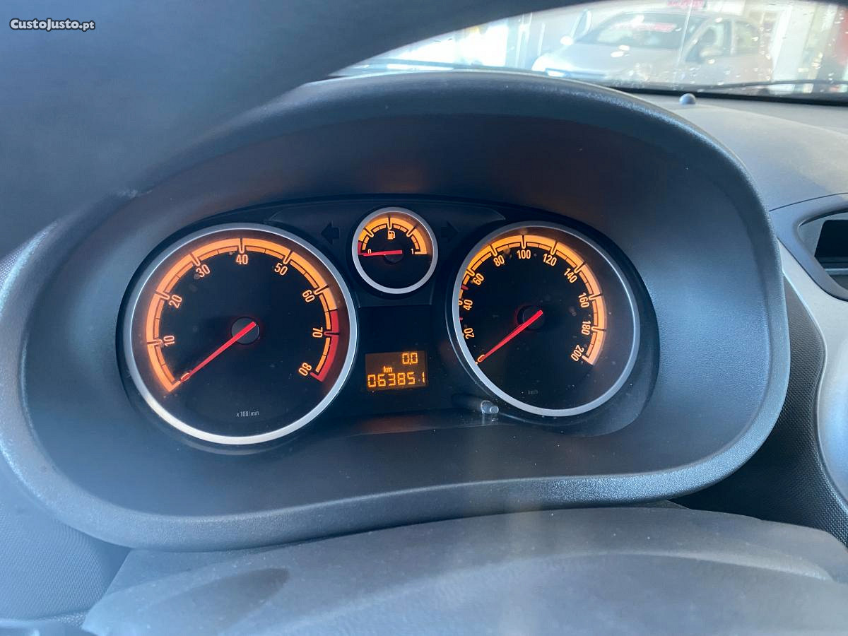 Opel Corsa 1.2 (63 MIL KMs)
