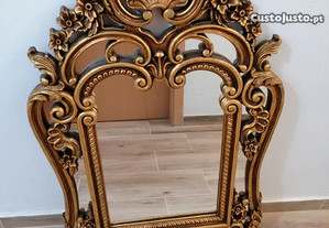 espelho com madeira talhada