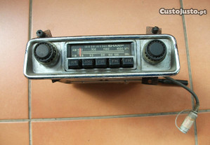 Auto-rádio Sharp AR-946 antigo