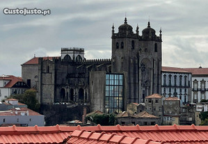 [P-00698] Prdio Zona Histrica Porto - Clrigos